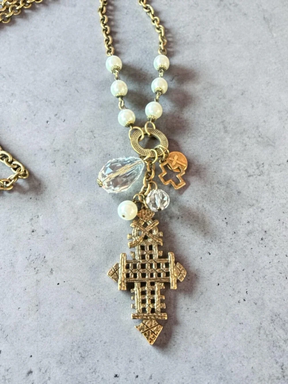 🔥Vintage Style Gold Tone Cross Charm Necklace w/ Faux Pearls & Crystal Beads